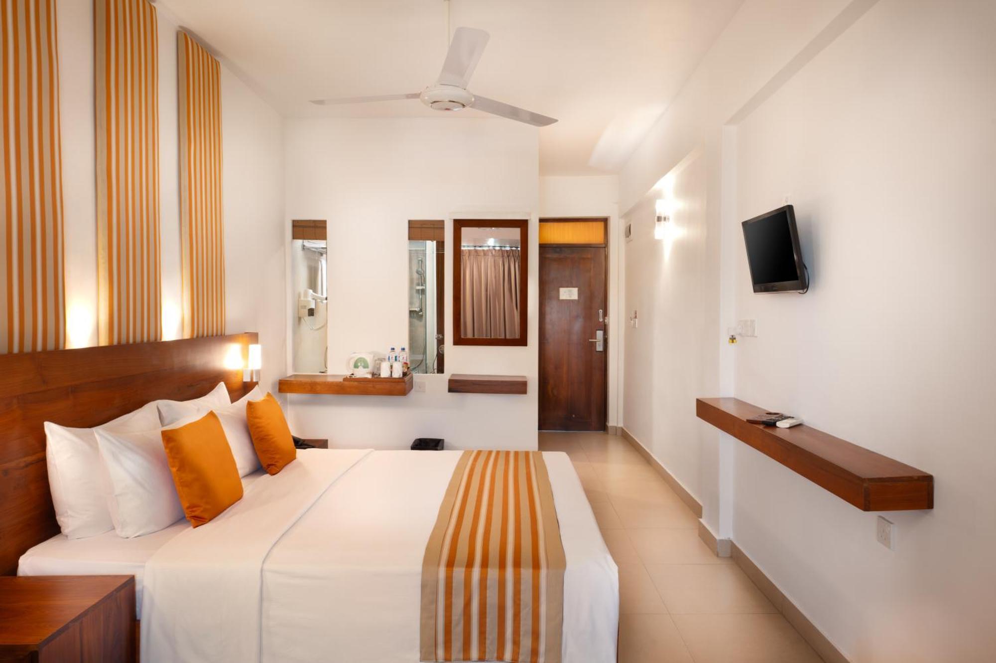 Camelot Beach Hotel Negombo Dış mekan fotoğraf