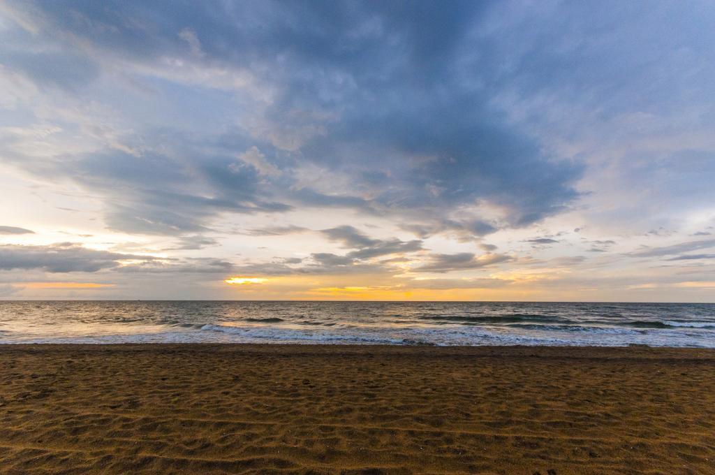 Camelot Beach Hotel Negombo Dış mekan fotoğraf